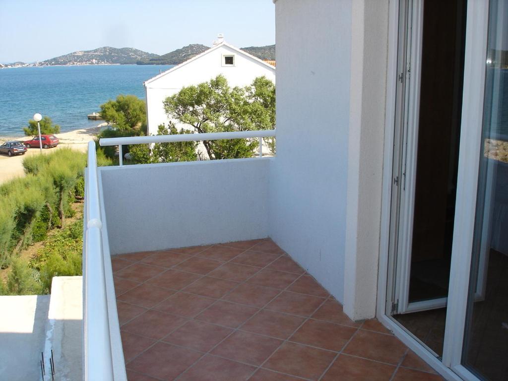 Rooms & Apartments Marinero Betina  Chambre photo
