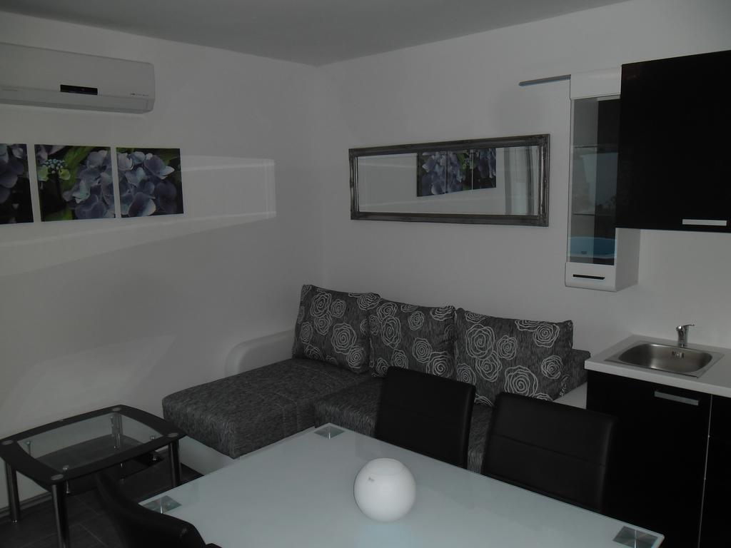 Rooms & Apartments Marinero Betina  Chambre photo